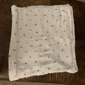Pehr organic swaddle (cute bugs) EUC